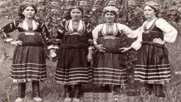 Την παραδοσιακή φορεσιά του Έμπωνα αναδεικνύει η Περιφέρεια Νοτίου Αιγαίου 