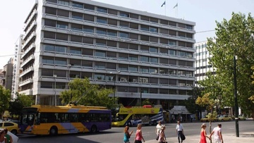 Yπερφορολόγηση και “πάγωμα”  δαπανών συντηρούν το υπερπλεόνασμα