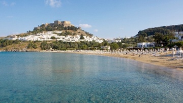 Περιέφραξαν τις τουαλέτες στη Λίνδο!