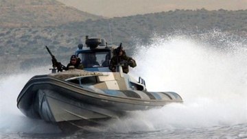 Κομάντος του λιμενικού άνοιξαν πυρ και ακινητοποίησαν  τούρκο με ταχύπλοο