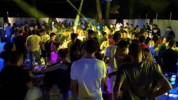 Πάρτι για τους πληγέντες  απο το Anw Katw Open Air Club 