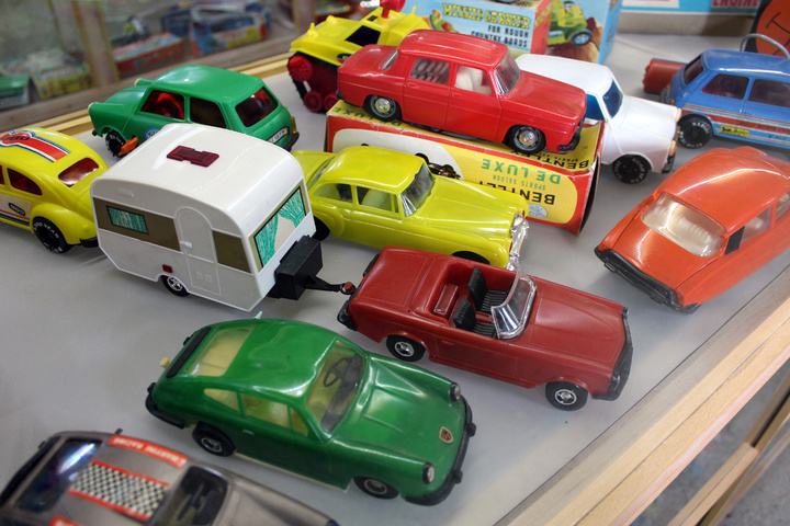 Πλαστικά αυτοκινητάκια  από τη δεκαετία του 1970