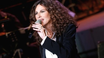 Η Ελευθερία Αρβανιτάκη στη Ρόδο: «Για όλη τη ζωή μας σου μιλώ» 