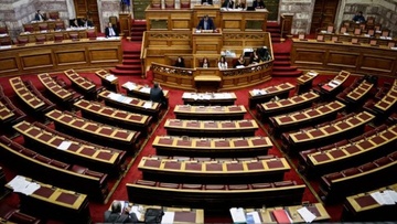 Στη Βουλή το θέμα με τις κεραίες στην Πάτμο