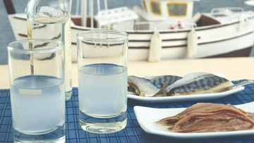 A Guide to Beverages you “Must” try in Greece!