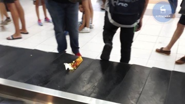 Αεροδρόμιο Ρόδου: Αντί για βαλίτσες, παρέλαβαν... περιτύλιγμα σοκολάτας!