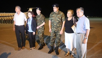 Επέστρεψαν τα ξημερώματα στην Ελλάδα οι Έλληνες στρατιωτικοί