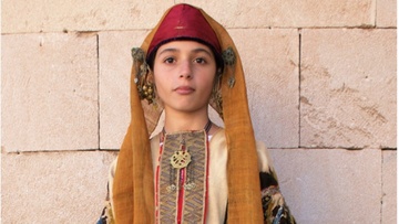 Η γυναικεία παραδοσιακή  φορεσιά της Νισύρου