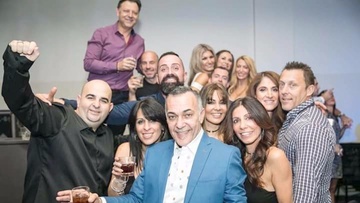 Ο Ροδίτης αυτοκράτορας  του καφέ με 512 καταστήματα  σε όλο τον κόσμο!