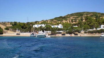 H οικογένεια που μετέτρεψε μια βραχονησίδα στο Αιγαίο σε παράδεισο