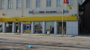Οικονομικός «σεισμός» στην Τουρκία: «Κατρακυλά» η λίρα μετά την χρεοκοπία της Türk Telekom