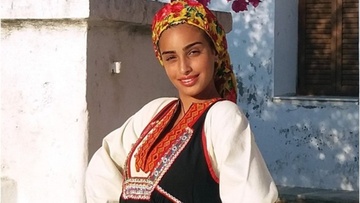 Ρόδος: Γυναικεία παραδοσιακή φορεσιά Καστέλλου
