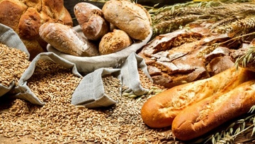 Στο τραπέζι η μείωση του ΦΠΑ σε ψωμί και ηλιέλαιο