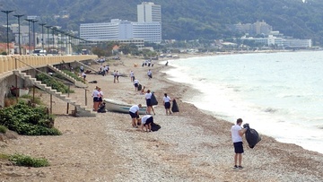 Εθελοντικός καθαρισμός της παραλίας των  Κρητικών από εργαζόμενους της εταιρείας TUI