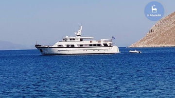 Στη Σύμη μετά τον γάμο τους Αντώνης Ρέμος και Υβόννη Μπόσνιακ