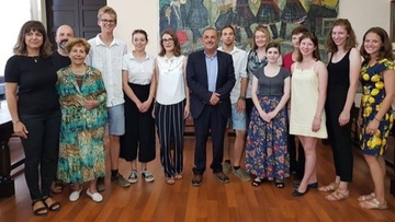 Αυστριακοί μαθητές, νικητές της Ολυμπιάδας Αρχαίων Ελληνικών στο Δήμαρχο Ρόδου