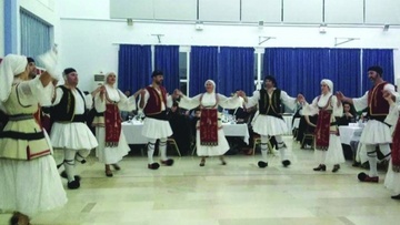 Μαθήματα  παραδοσιακών  χορών από τους Ρουμελιώτες της Ρόδου