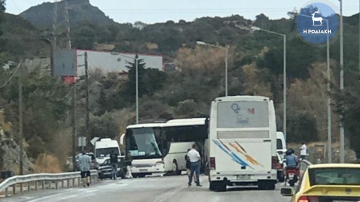 Απίστευτο: Και σύγκρουση τουριστικών λεωφορείων στη Ρόδο!