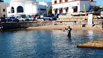 Στο Καστελόριζο βρίσκεται ο υπεραθλητής Σπύρος Χρυσικόπουλος μετά απο 32 ώρες κολύμπι
