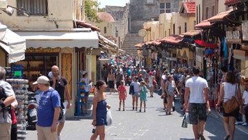 Αύξηση 8,84% καταγράφηκε στις αφίξεις τουριστών στο νησί