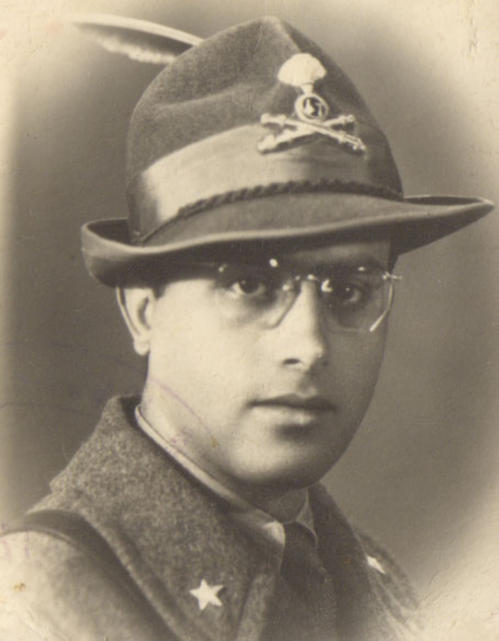 Ο ανθυπολοχαγός Michele Memola το 1943 όταν υπηρετούσε στην Κάρπαθο