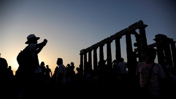 Γιατί η τουριστική «άνθηση» δεν αύξησε τη δαπάνη ανά ταξίδι