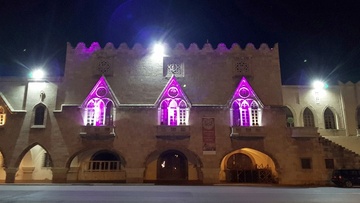 Η Αντικαρκινική Εταιρεία Ρόδου, «ντύνει» με ροζ χρώματα το κτήριο της Περιφέρειας