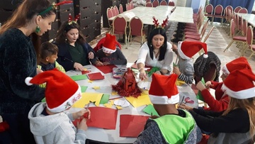 Χριστουγεννιάτικη γιορτή στους μαθητές των Κοινωνικών Φροντιστηρίων