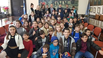 Μαθητές του Δημοτικού Σχολείου Σορωνής, έψαλλαν παραδοσιακά κάλαντα στο Δήμαρχο