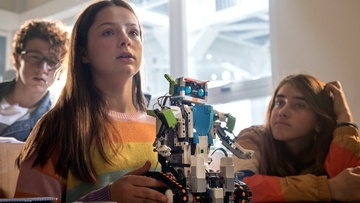 «ROBOGIRL»: Η πρώτη ταινία μυθοπλασίας για τα παιδιά της εκπαιδευτικής ρομποτικής από την COSMOTE