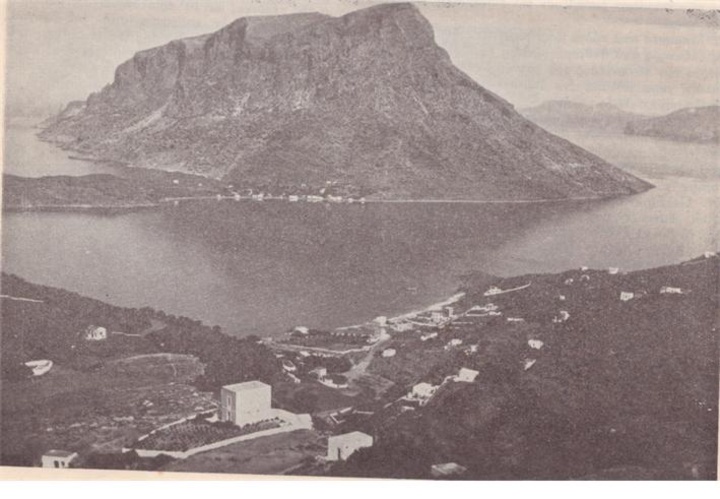 Οι  γραφικές Μυρτιές με το απέναντι  ειδυλλιακό νησάκι της Τελένδου,  τη δεκαετία του 1950