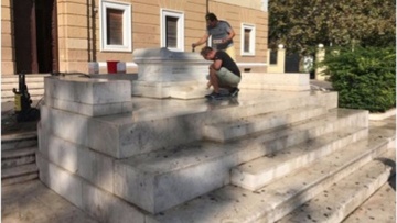 Η βεβήλωση των μνημείων με σπρέυ-γκράφιτι, διδάσκεται... στα ελληνικά πανεπιστήμια!