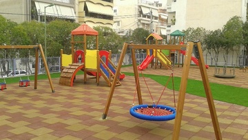 Επιτέλους παιδικές χαρές στη Ρόδο!