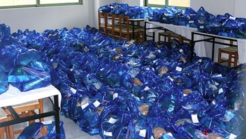 Επτακόσιες τσάντες με τρόφιμα μοιράστηκαν από τον δήμο Ρόδου