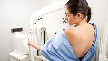 Καρκίνος του μαστού: Αυξημένος κίνδυνος για τις νεότερες μητέρες 