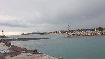 Έκλεισε και πάλι το λιμανάκι των Φανών