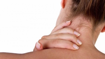 Ψύξη στον αυχένα: Τι να κάνετε για να φύγει πιο γρήγορα ο πόνος