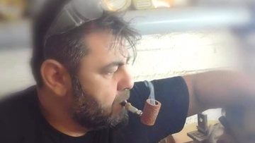 Ο Ροδίτης που κατασκευάζει πίπες καπνού και στέλνει σ’ όλο τον κόσμο!