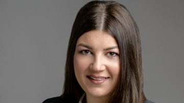 Υποψήφια με την παράταξη του Γιώργου Χατζημάρκου, η Ιουλία Καραμολέγκου, από την Σαντορίνη