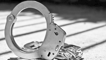 «Χειροπέδες» σε 24χρονο στη Ρόδο – Εκκρεμούσε κάθειρξη 7 ετών για κλοπή και σωματική βλάβη