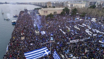 Μακεδονία ξακουστή, μέσα στην Ελλάδα τη φτωχή, που κυβερνάνε πιόνια…