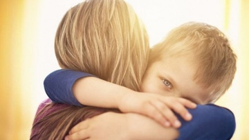 Δύο μητέρες μιλούν για τις εμπειρίες που έζησαν με τα παιδιά τους, στο ογκολογικό νοσοκομείο «Ελπίδα»