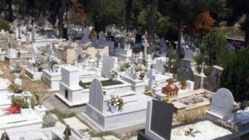 Άσχημες εικόνες στο κοιμητήριο Κρεμαστής