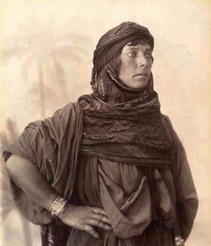 Γυναίκα από το Νότιο Ιράκ,  περιοχή Marshlands την εποχή του Μεσοπολέμου, έτος 1930