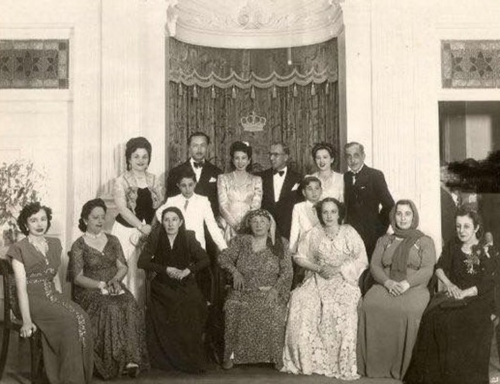 Η βασιλική οικογένεια του  Ιράκ το 1940. Απουσιάζει η πριγκίπισσα Αζζά  που από τις 26.5.1936 Δεν υπάρχει για την οικογένεια