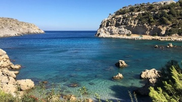 Η παραλία του Άντονι Κουίν στη Ρόδο, στις 10 καλύτερες ελληνικές για το 2019