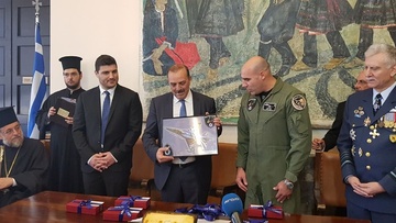 Καθήλωσε τους Ροδίτες η αεροπορική επίδειξη με αεροσκάφος F-16 από την ομάδα «ΖΕΥΣ»