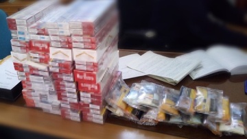 Κατασχέθηκαν 380 πακέτα τσιγάρων από όχημα που εγκατέλειψε οδηγός στη νότια Ρόδο