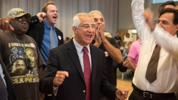 Επανεξελέγη δήμαρχος του Tarpong Springs, ο Καλύμνιος Κρις Αλαχούζος