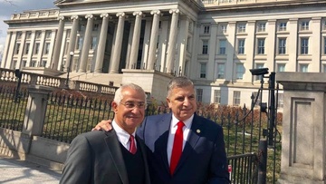 Προσκεκλημένος στον Λευκό Οίκο  ο Καλύμνιος Δήμαρχος του Τάρπον Σπρινγκς  Χρυσόστομος (Κρις) Αλαχούζος